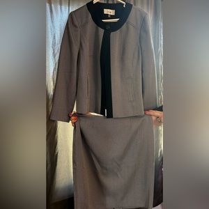 Le Suit Women’s 2 Piece Knee Length Skirt Black and White Patterned Suit